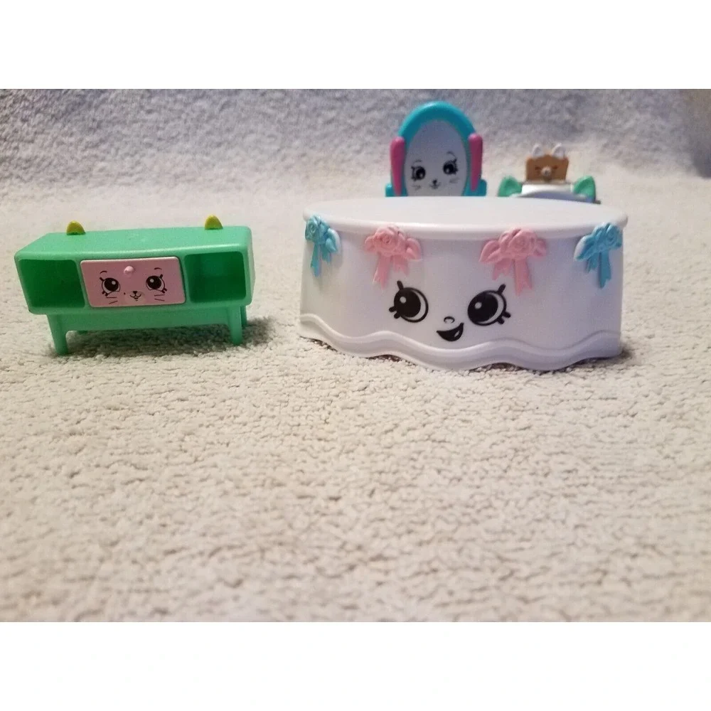 Lot 9 items‎ Shopkins Ice cream parlor and kitty dinner party